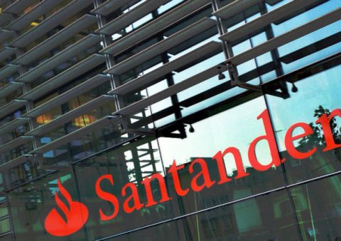 Santander bate recorde de lucro e de demissões de funcionários