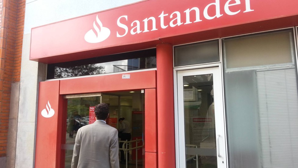 Santander vai pagar salários e benefícios no dia 17 de novembro