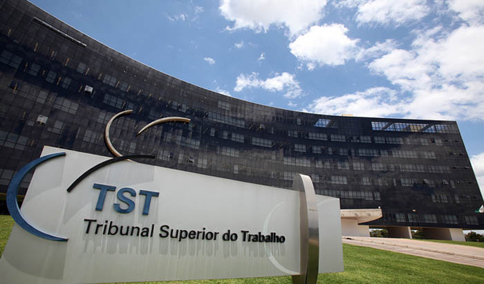 TST suspende análise de processo que questiona alcance da nova lei trabalhista